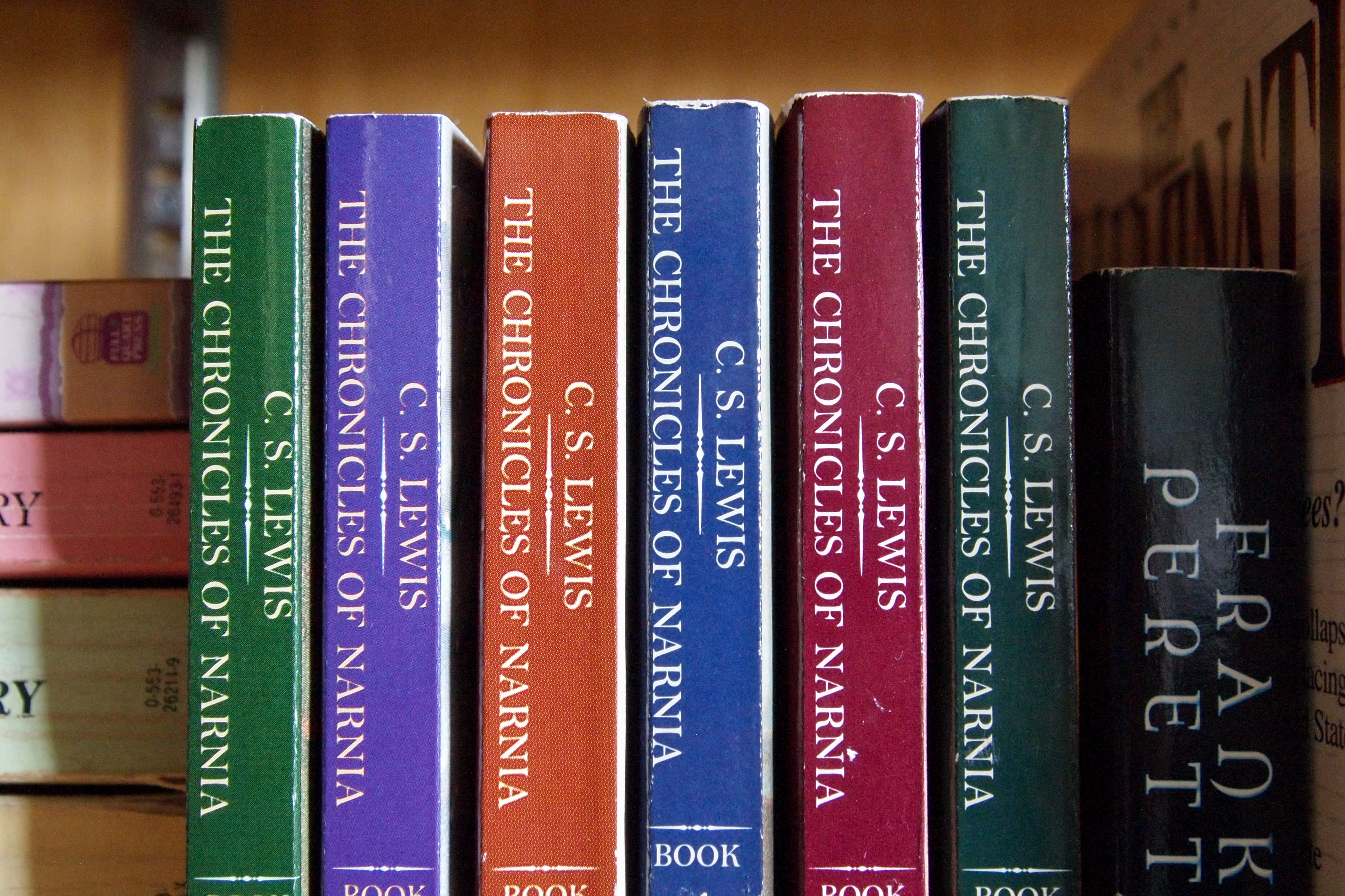 books-reading-series-narnia-159778